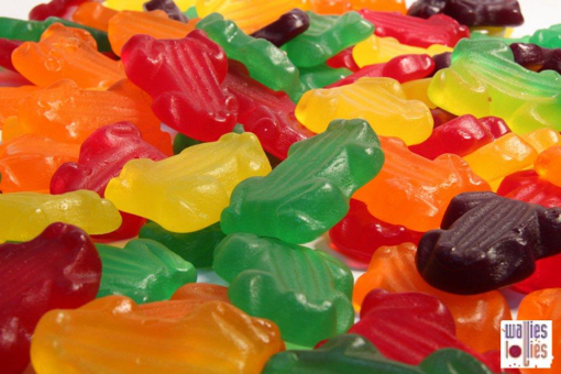 Mixed Fruity Frogs in 1kg bag. Wallies Lollies